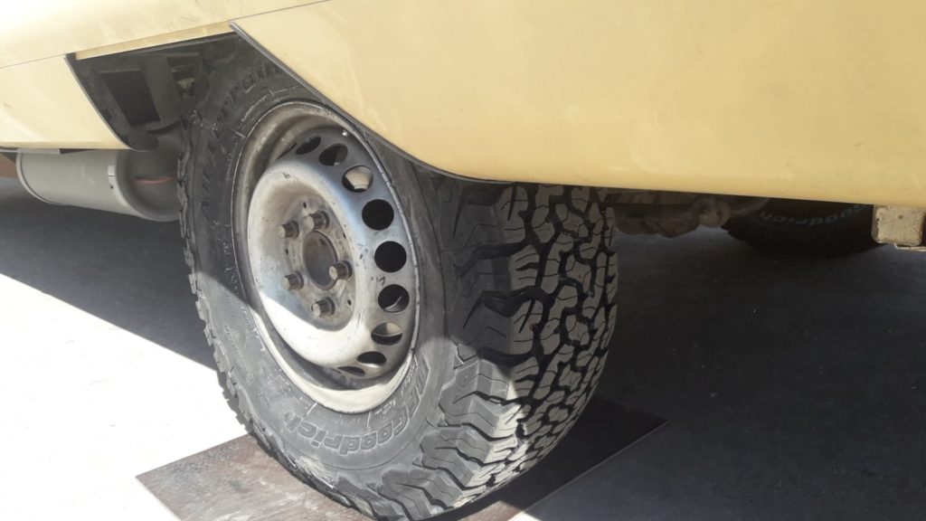 Détails de pneus mixtes campingcar